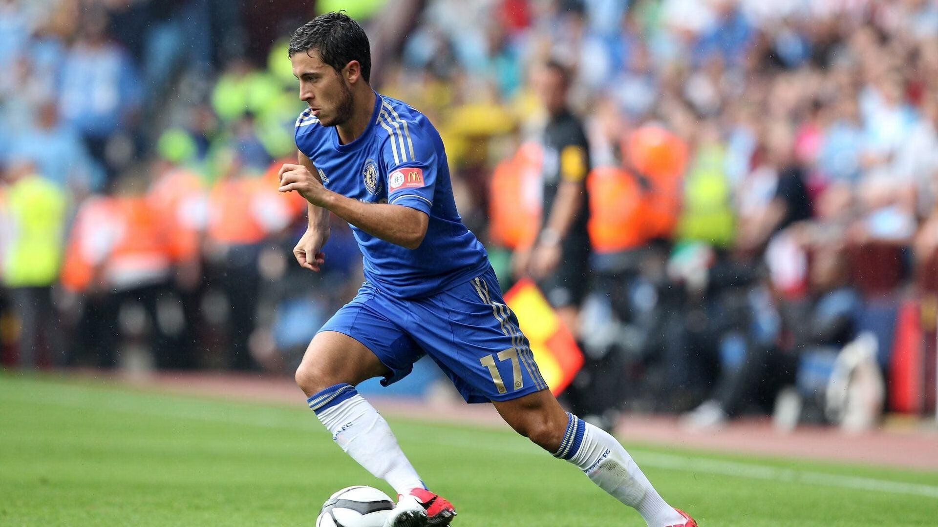 ky体育平台-明星车手的成长之路：从练习到冠军，明星车辆