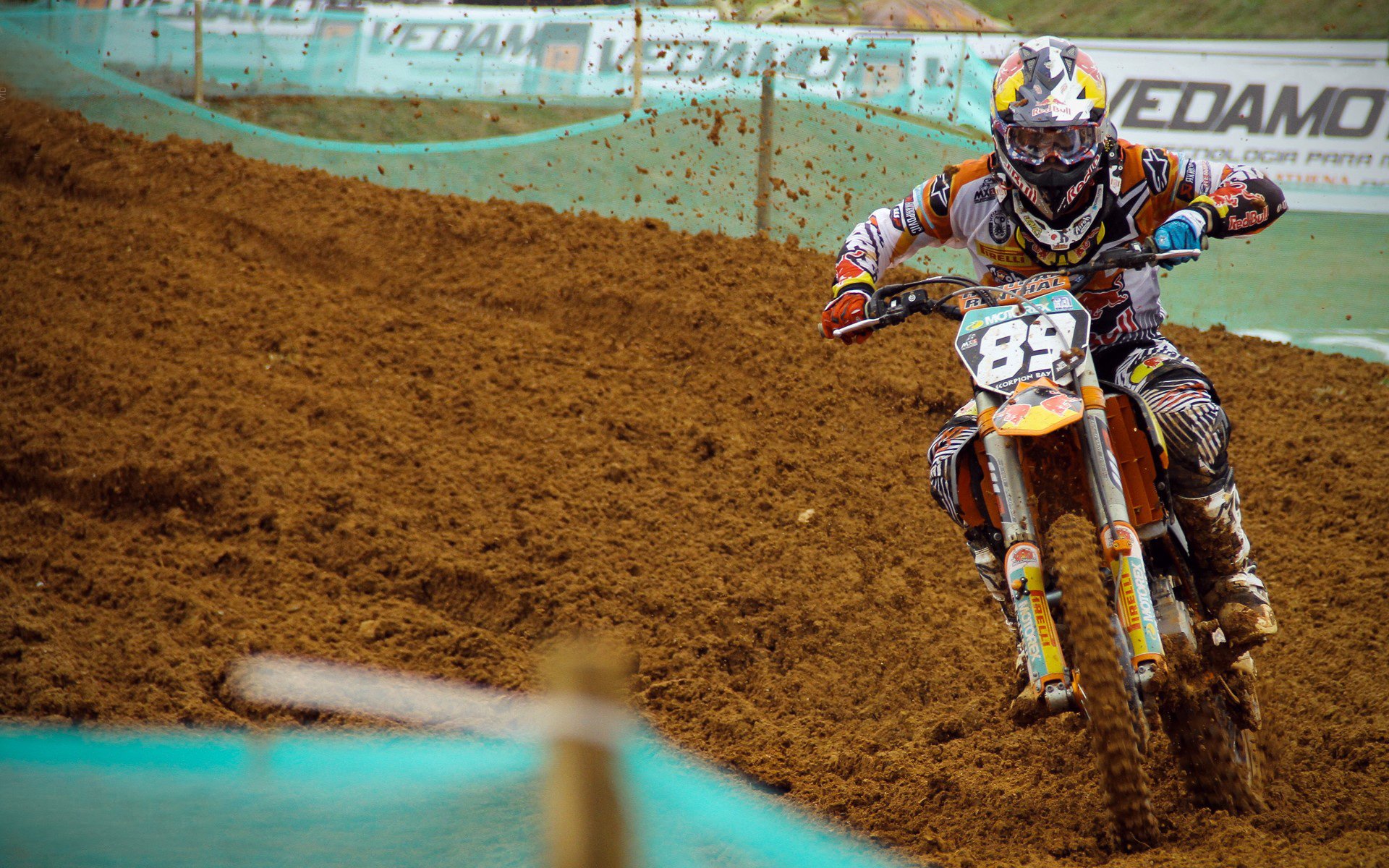 英超足球文化节盛大举行，粉丝互动热烈，英超足球集锦